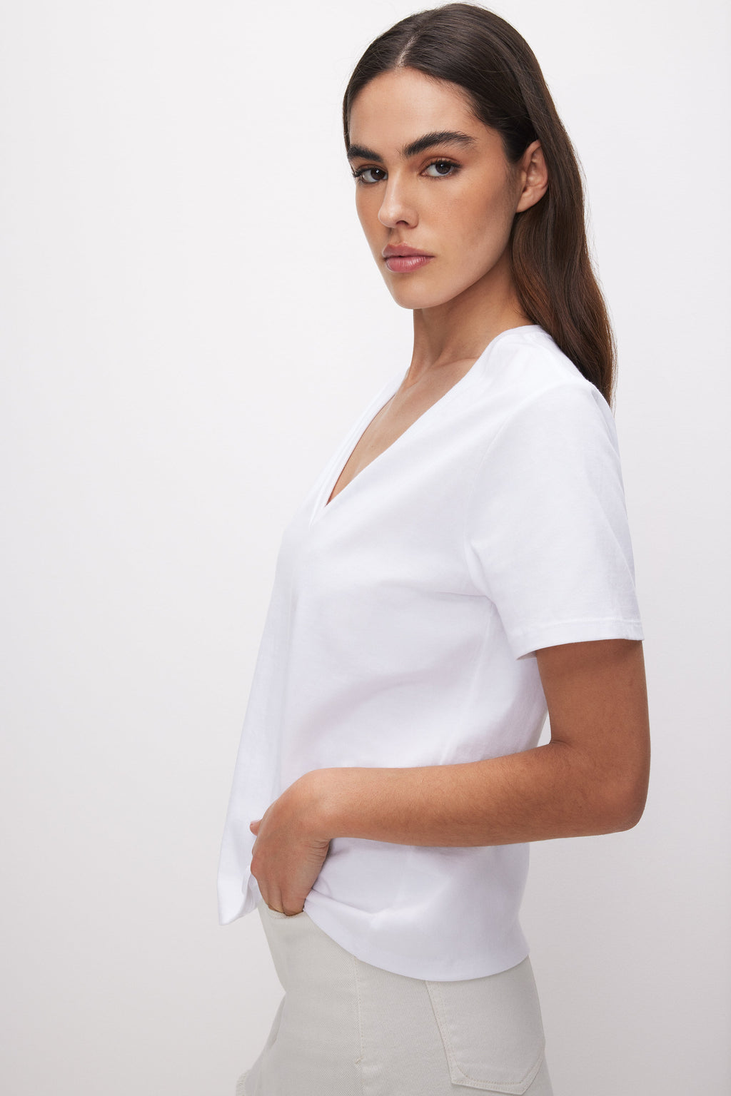 COTTON CLASSIC V-NECK TEE WHITE001