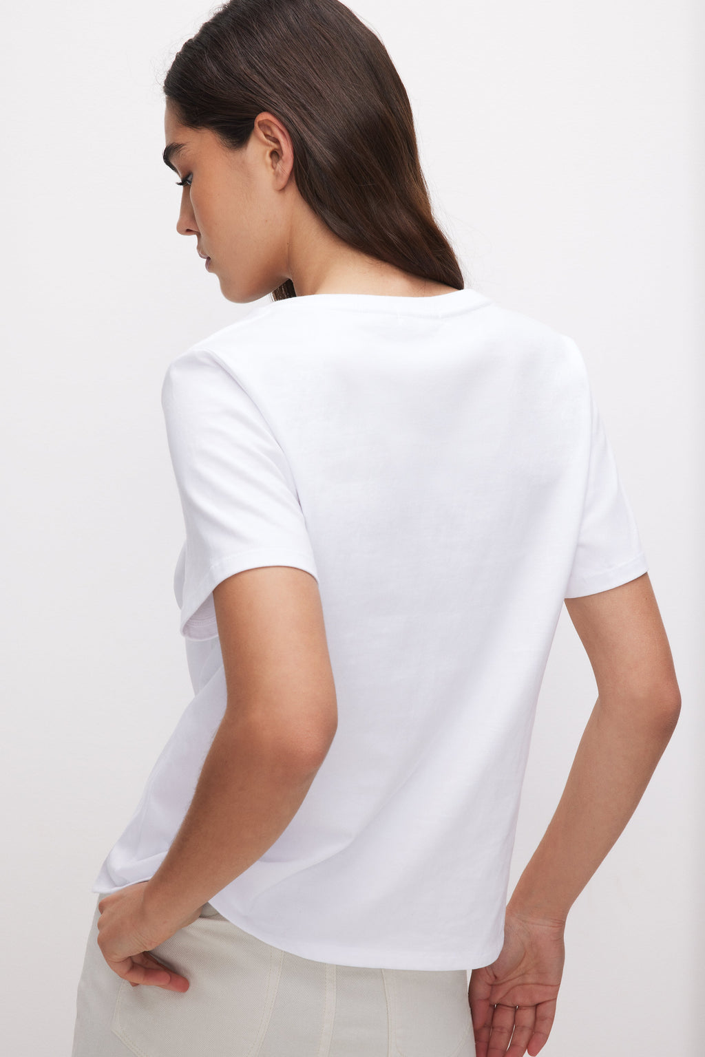COTTON CLASSIC V-NECK TEE WHITE001