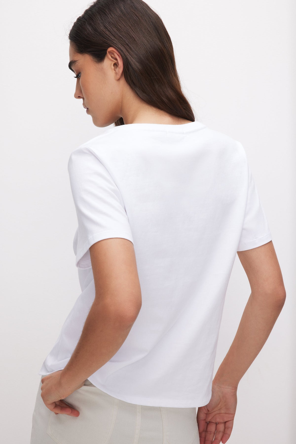 COTTON CLASSIC V-NECK TEE WHITE001