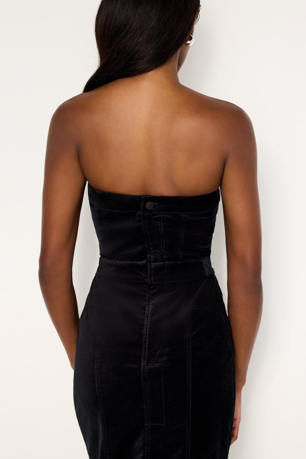FIT FOR SUCCESS STRAPLESS VELVET DRESS BLACK001