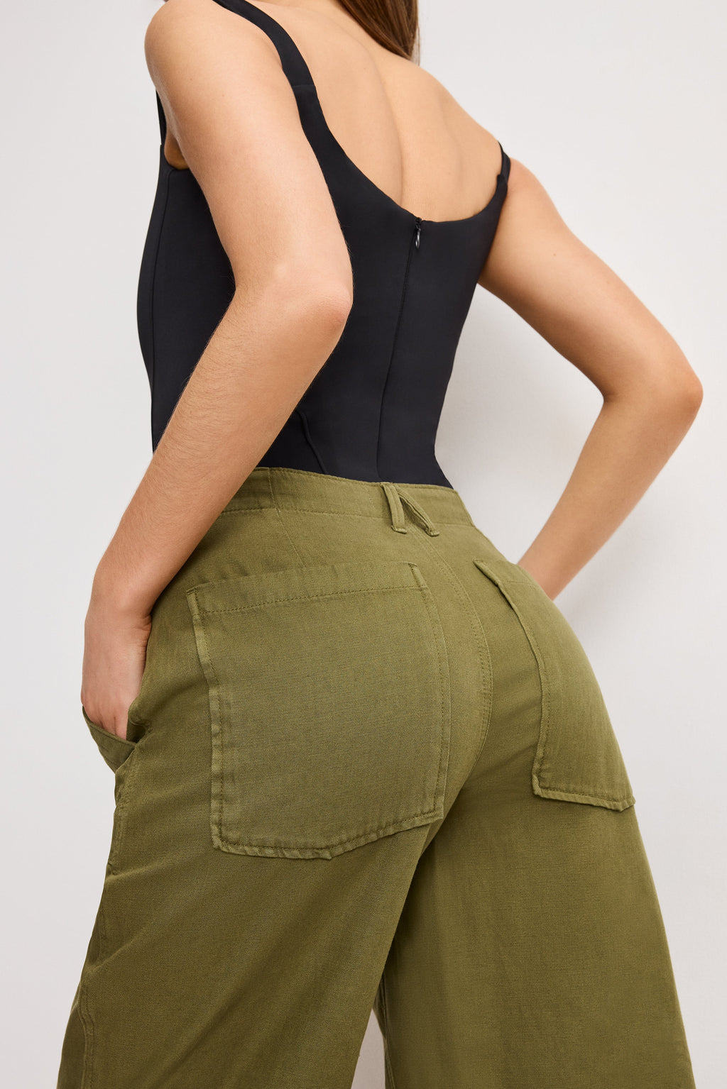 LITE LINEN BERMUDA SHORT MARTINI OLIVE002