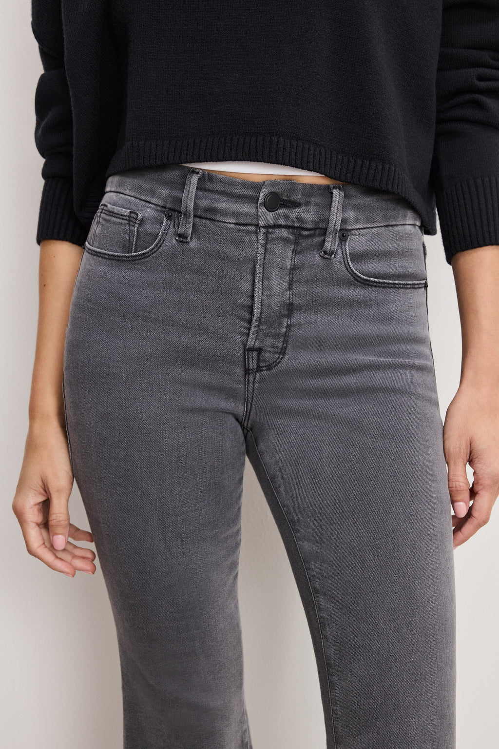 SOFT TECH GOOD LEGS CROPPED MINI BOOT JEANS BLACK405