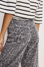 GOOD BARREL JEANS GREY LUCKY LEOPARD