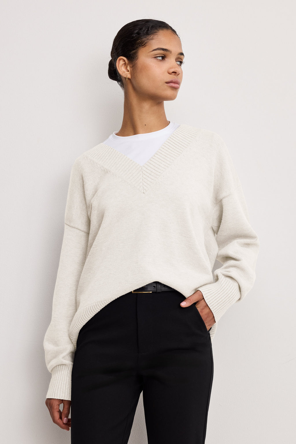 DEEP V KNIT SWEATER VANILLA001