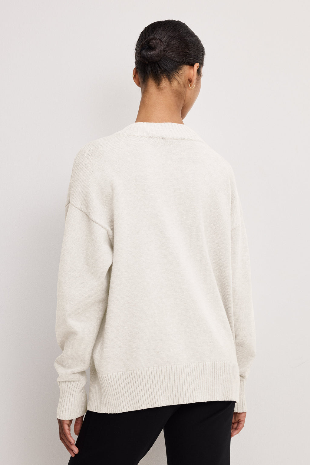 DEEP V KNIT SWEATER VANILLA001
