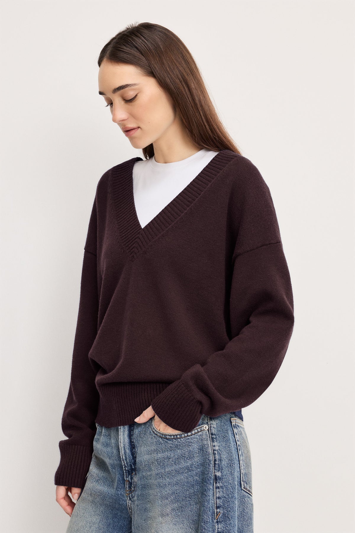 DEEP V KNIT SWEATER BARK003