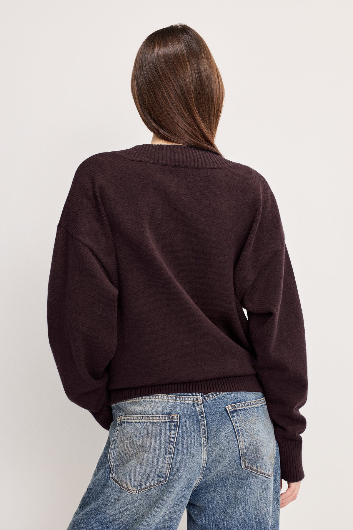 DEEP V KNIT SWEATER BARK003