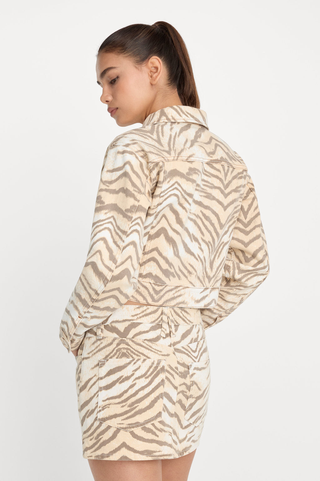 ESSENTIAL CROP DENIM JACKET BROWN TIGER