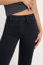 POWER STRETCH PULL-ON FLARE JEANS BLACK001