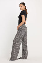 GOOD EASE LEOPARD JEANS GREY LUCKY LEOPARD