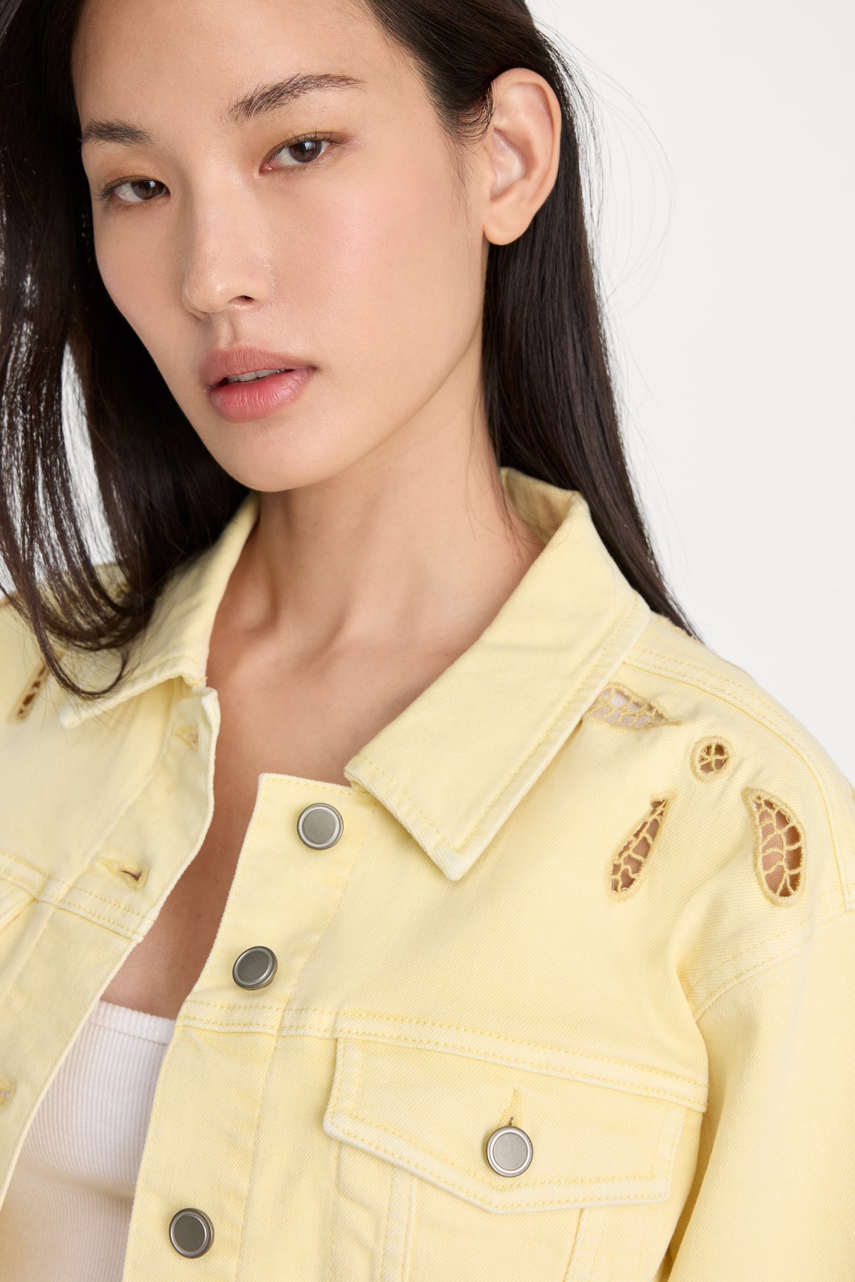 ESSENTIAL CROP DENIM JACKET EMBROIDERED ANISE YELLOW