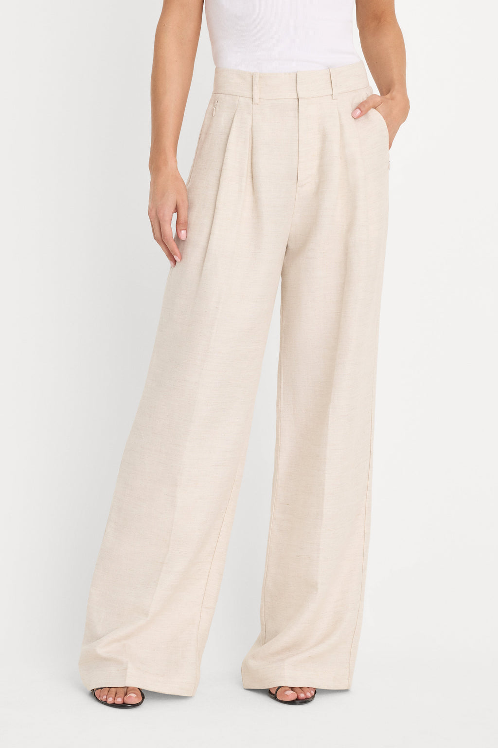 THE RELAXED LINEN TROUSER OAT