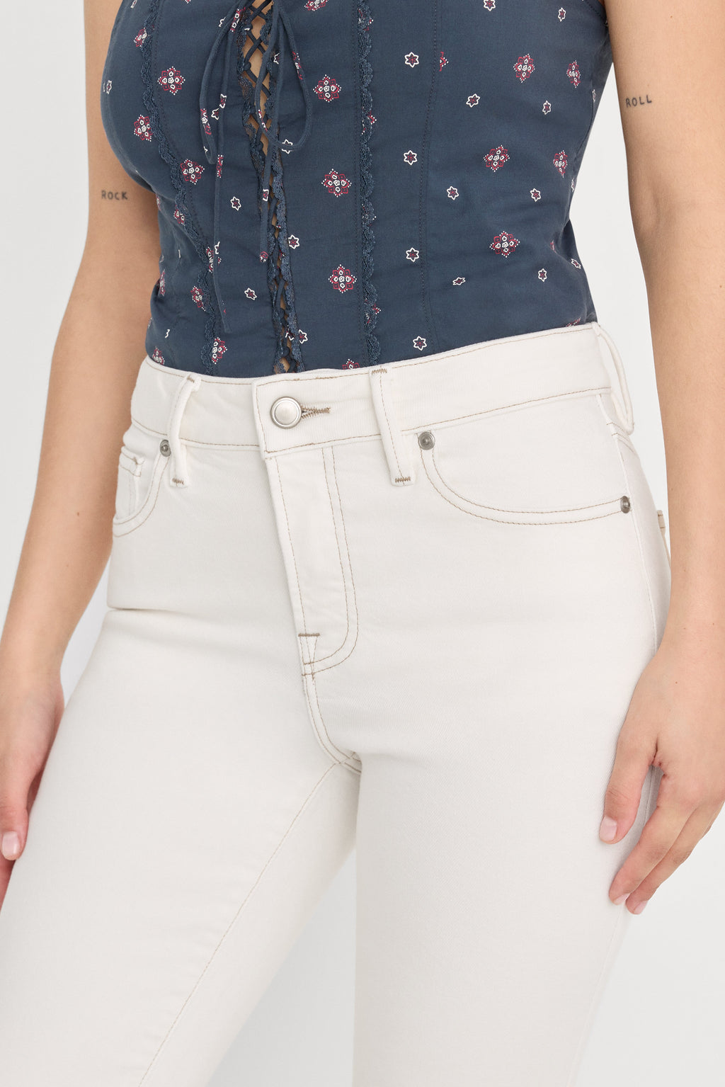 DOLLY JOLEANS PETITE FLARE JEANS VINTAGE WHITE
