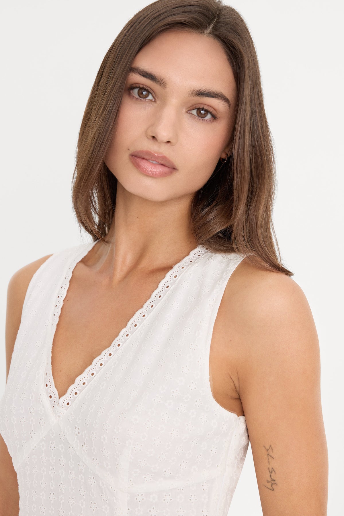 THE EYELET MINI DRESS WHITE001