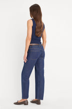 WEIGHTLESS BOYFRIEND JEANS INDIGO