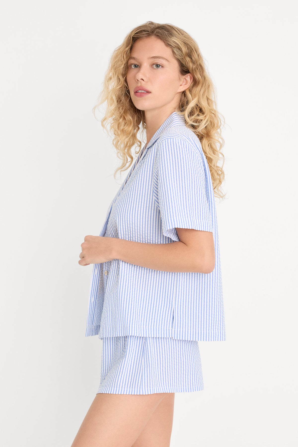 THE SEERSUCKER CAMP SHIRT BLUE STRIPE