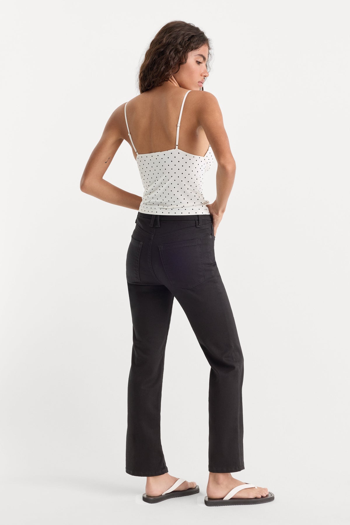 NEVER FADE GOOD PETITE STRAIGHT JEANS BLACK