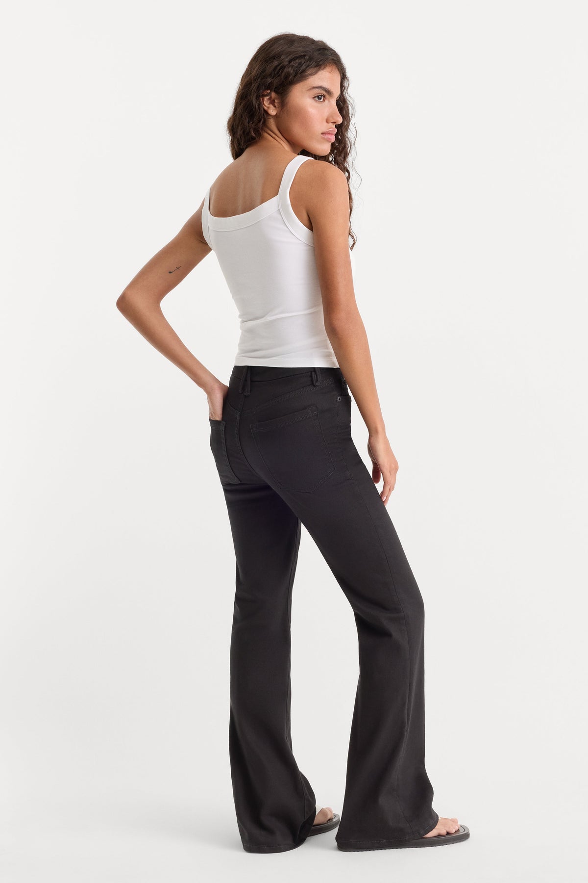 NEVER FADE GOOD PETITE FLARE JEANS BLACK