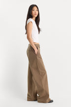 LOW SLUNG BAGGY TROUSER TEA BARK