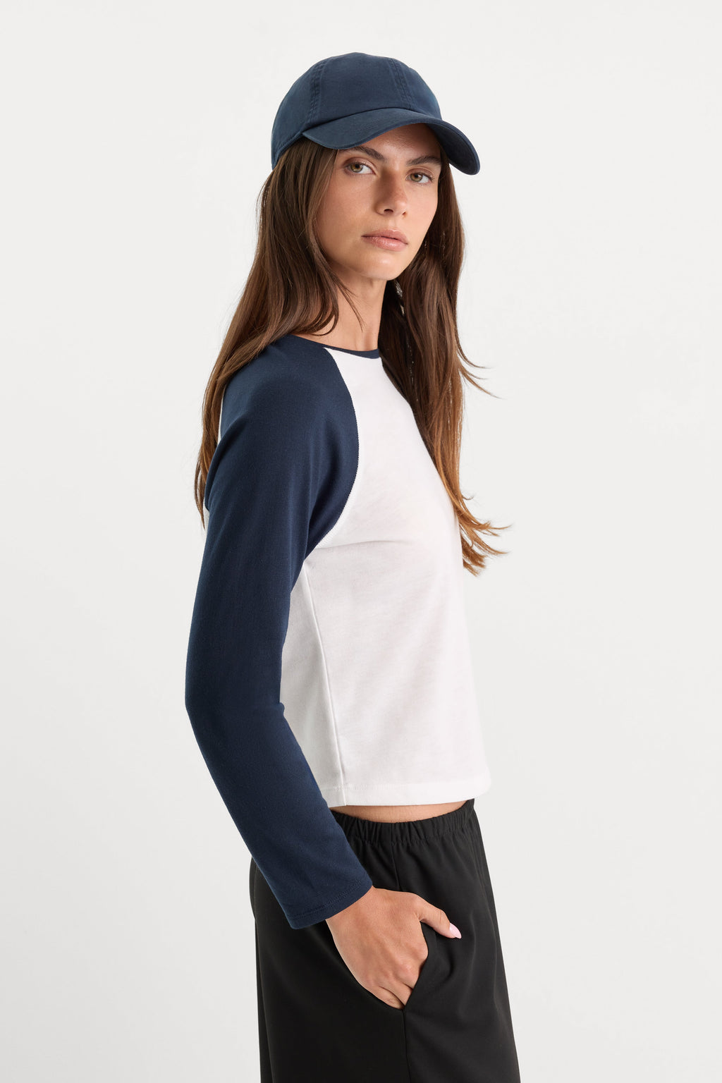 THE LONG SLEEVE RAGLAN TEE CHALK