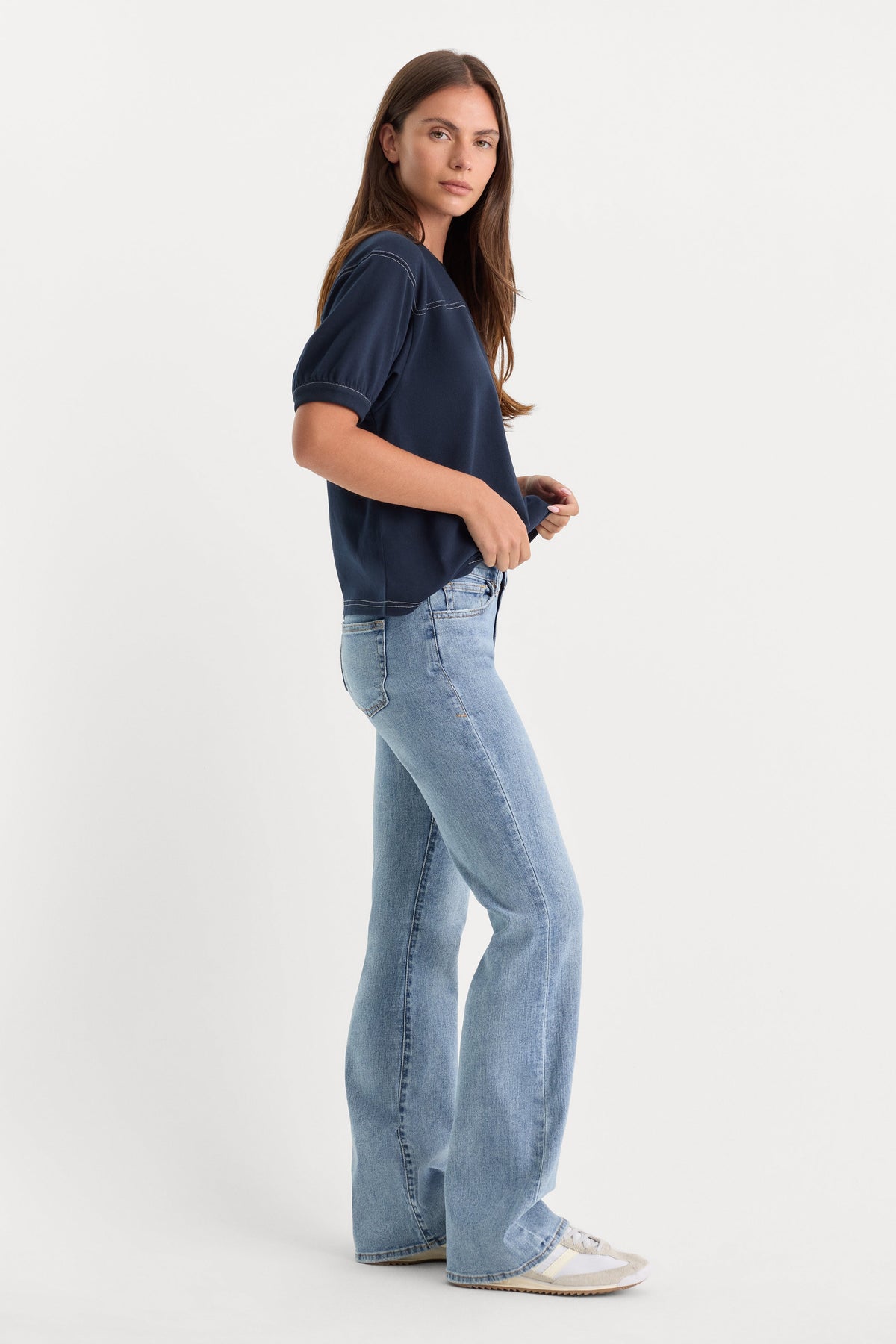 GOOD LOW RISE BOOTCUT JEANS WHISPER
