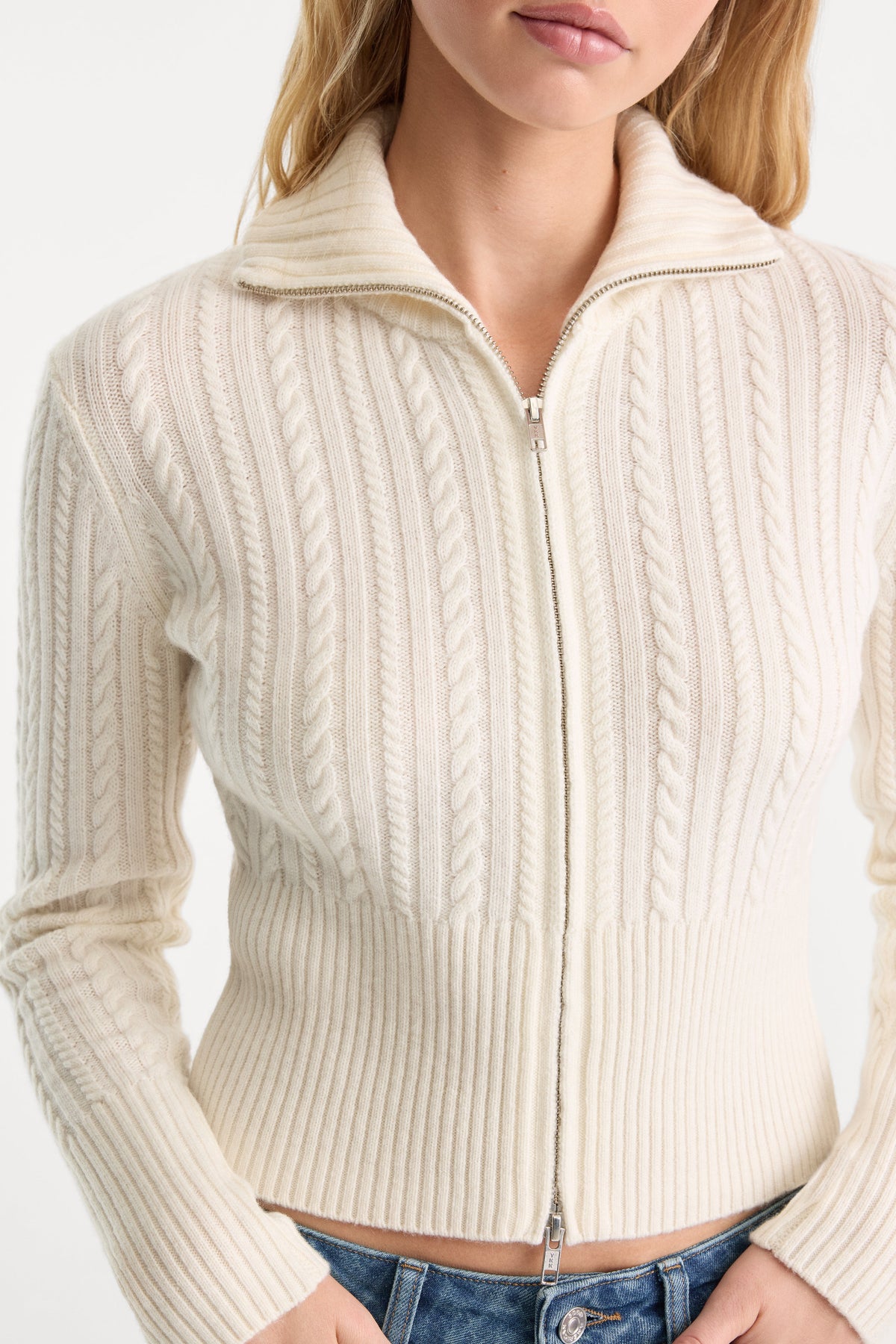 THE CABLE ZIP UP CHALK