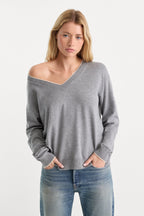 THE COZY V NECK SWEATER HEATHER GREY001