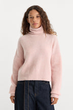 THE OVERSIZED TURTLENECK SWEATER BLUSH