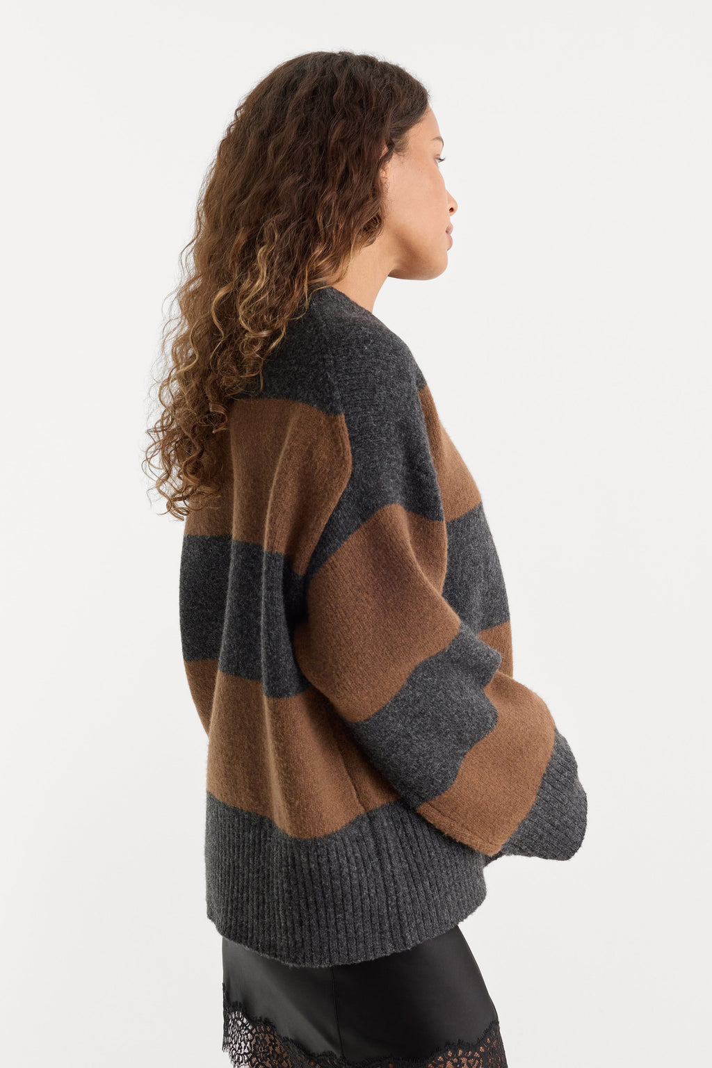 THE OVERSIZED CREW SWEATER CHARCOAL BROWN STRIPE