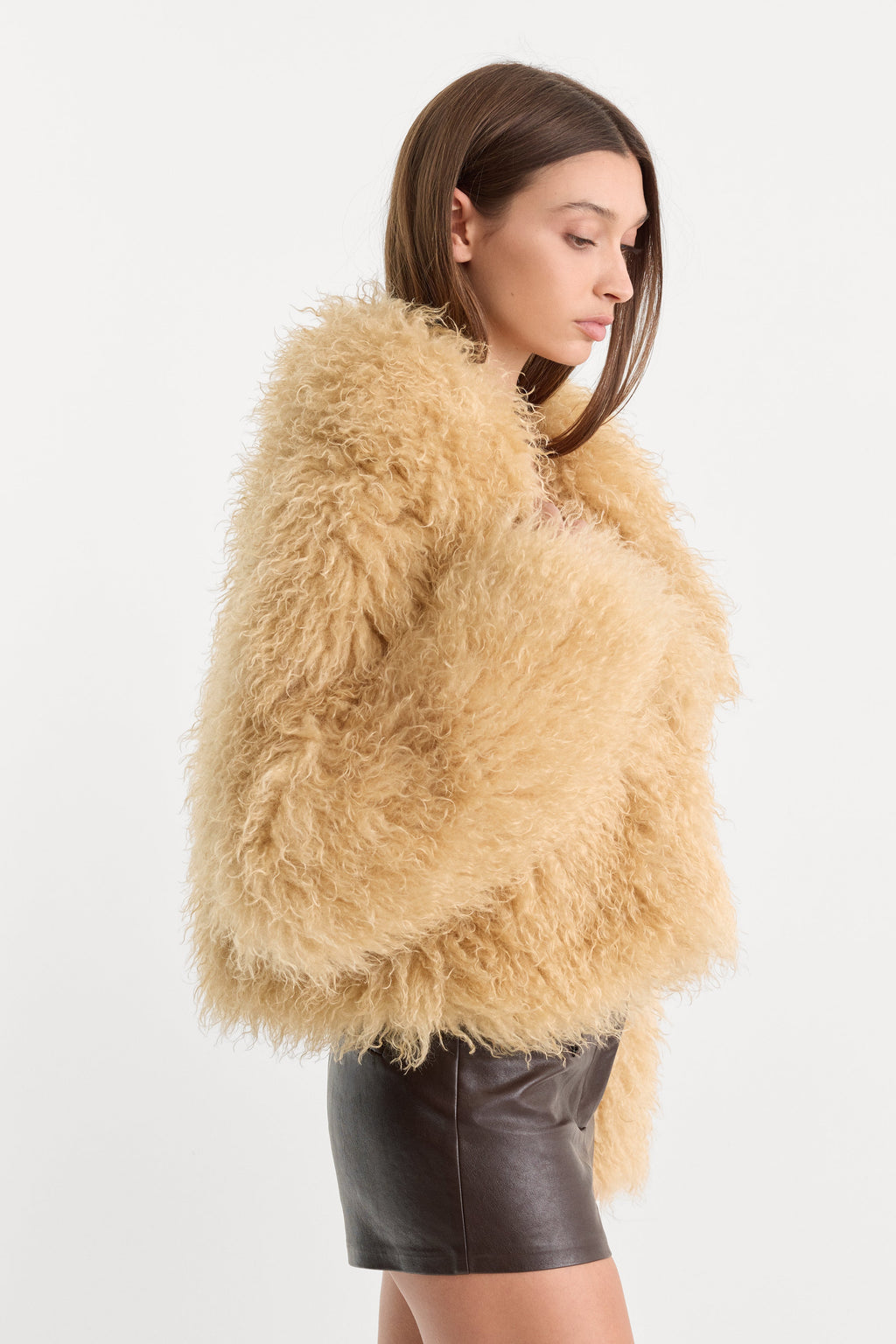 THE FAUX FUR COAT SAND