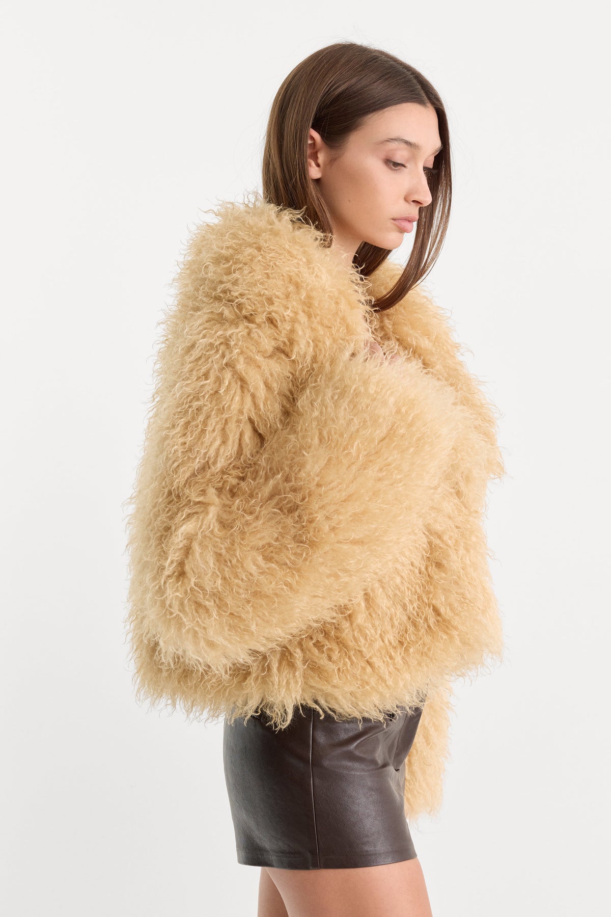 THE FAUX FUR COAT SAND