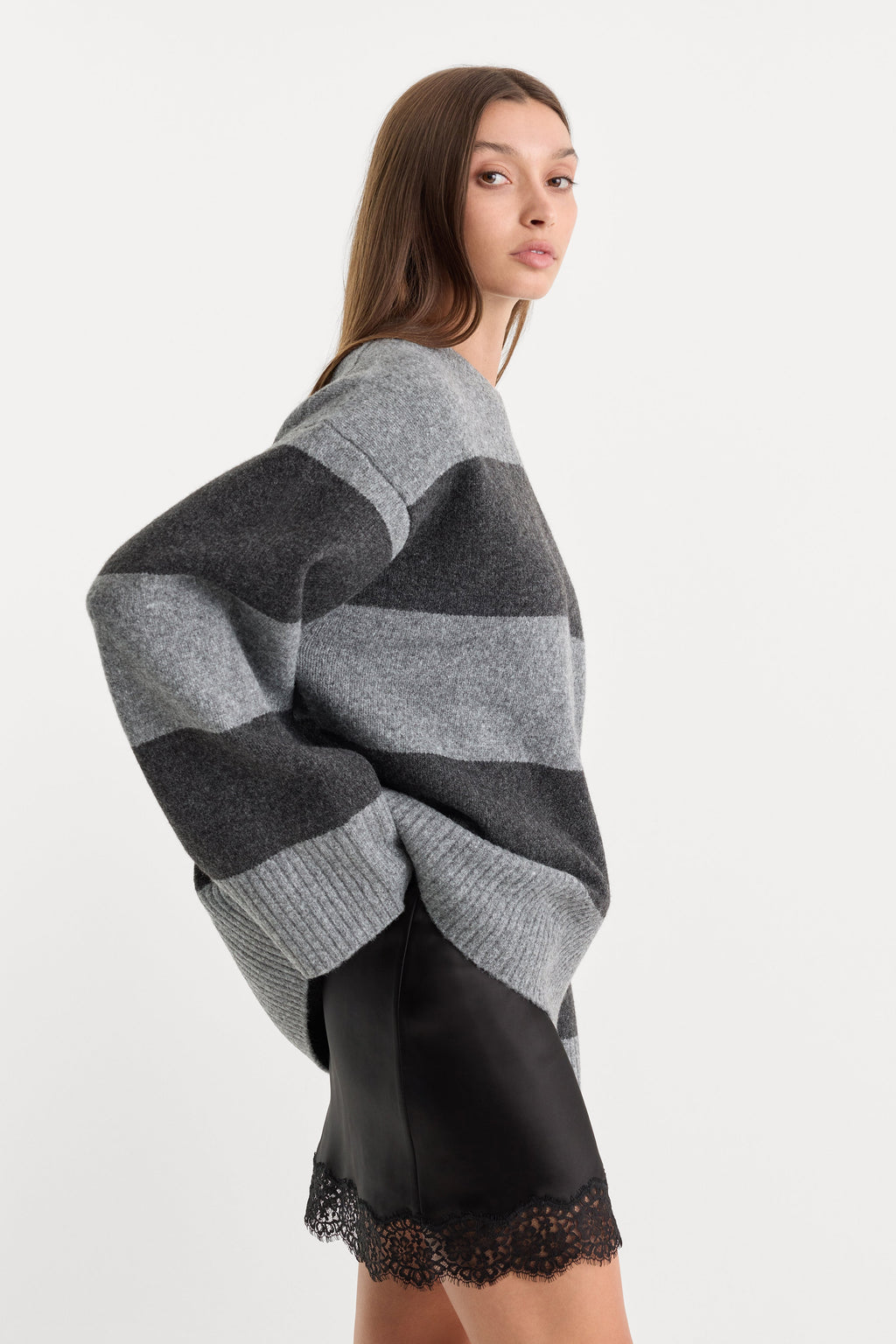 THE OVERSIZED CREW SWEATER GREY MELANGE STRIPE