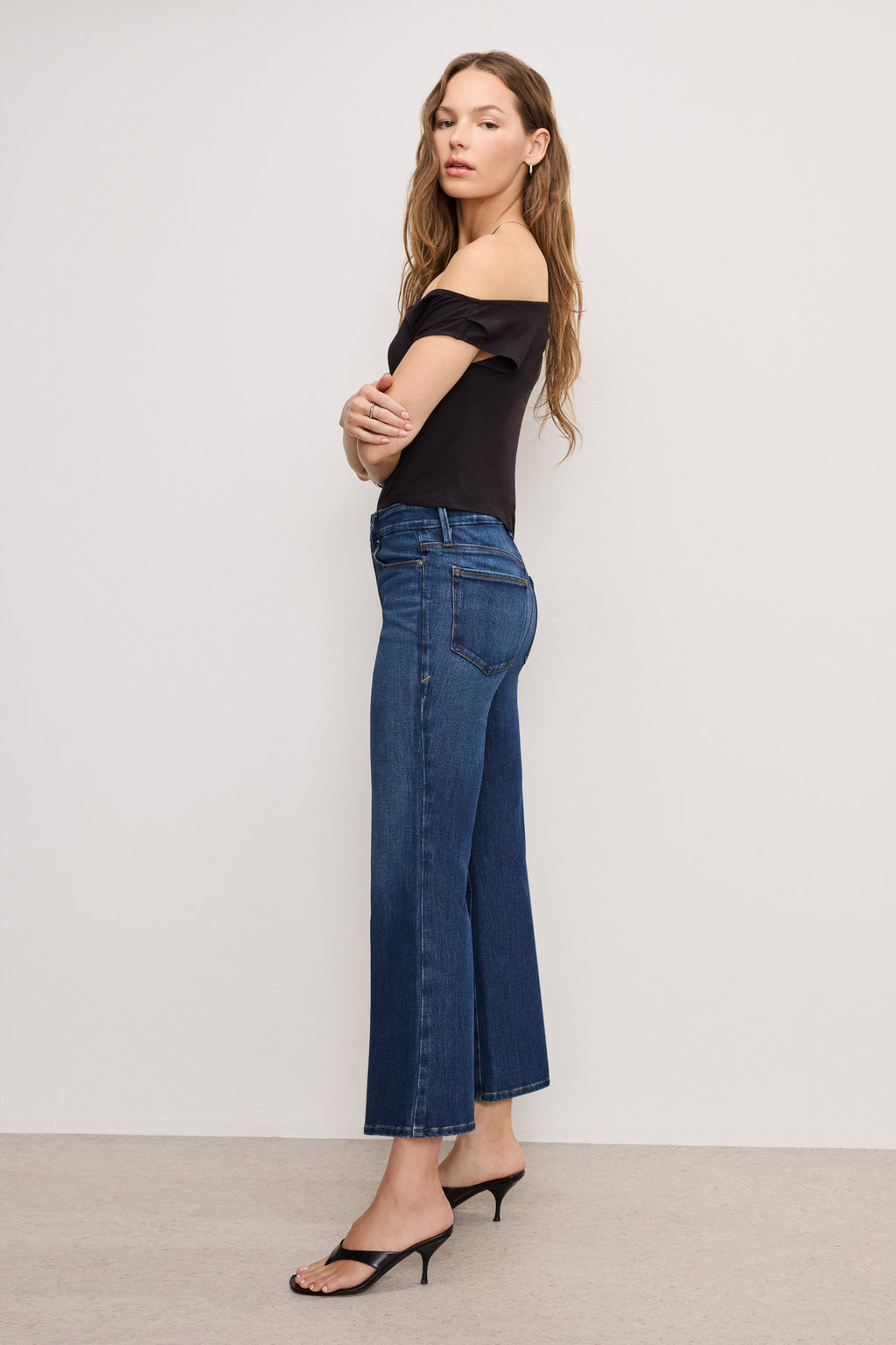 SOFT TECH GOOD LEGS CROPPED MINI BOOT JEANS INDIGO977
