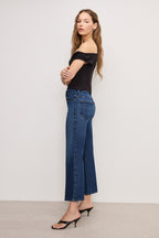 SOFT TECH GOOD LEGS CROPPED MINI BOOT JEANS INDIGO977