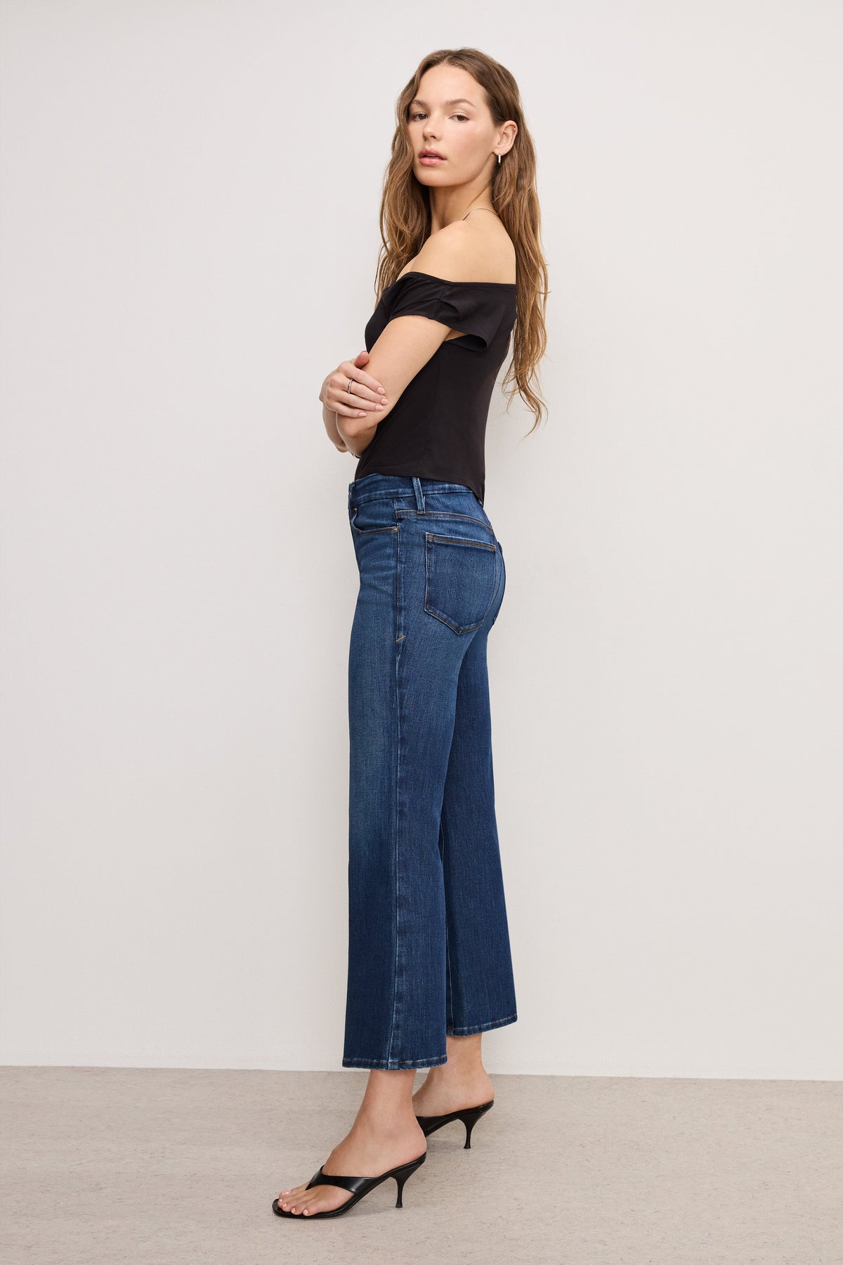 SOFT TECH GOOD LEGS CROPPED MINI BOOT JEANS INDIGO977