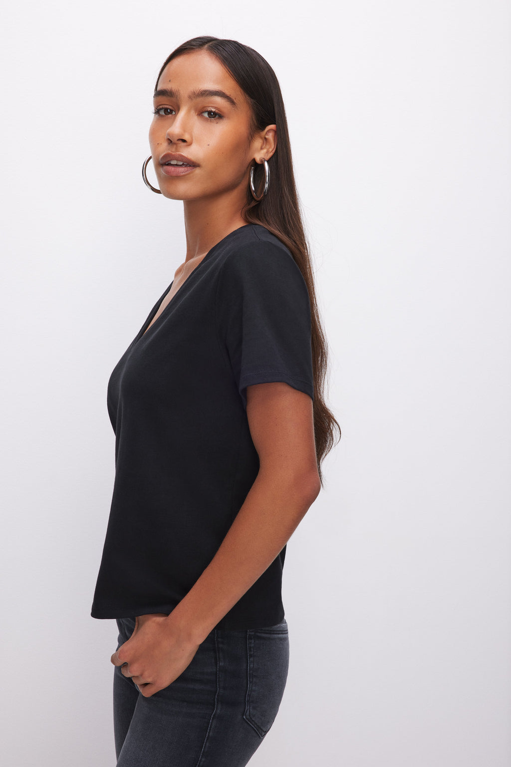COTTON CLASSIC V-NECK TEE BLACK001