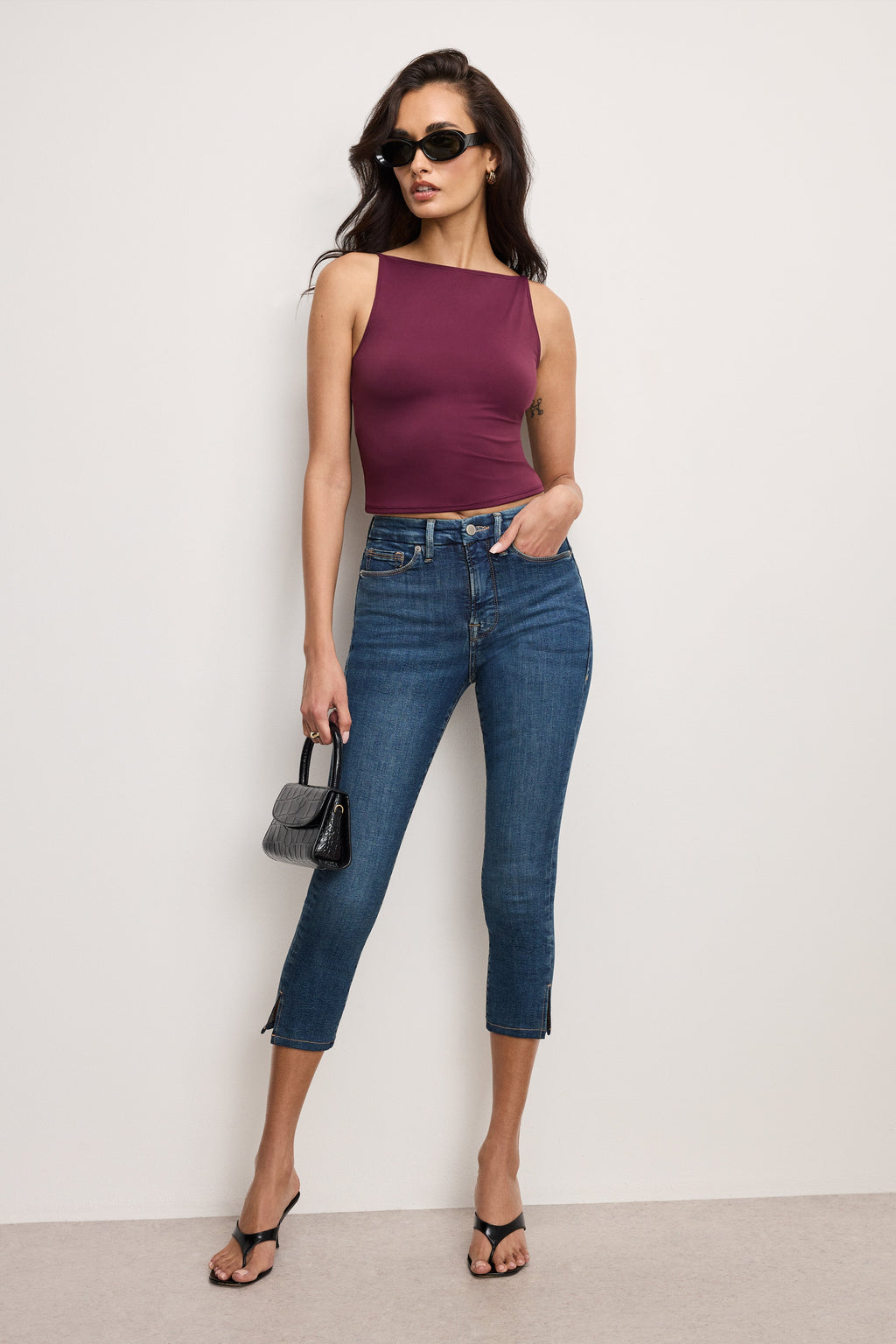 WEIGHTLESS SLEEVELESS TANK FIG007