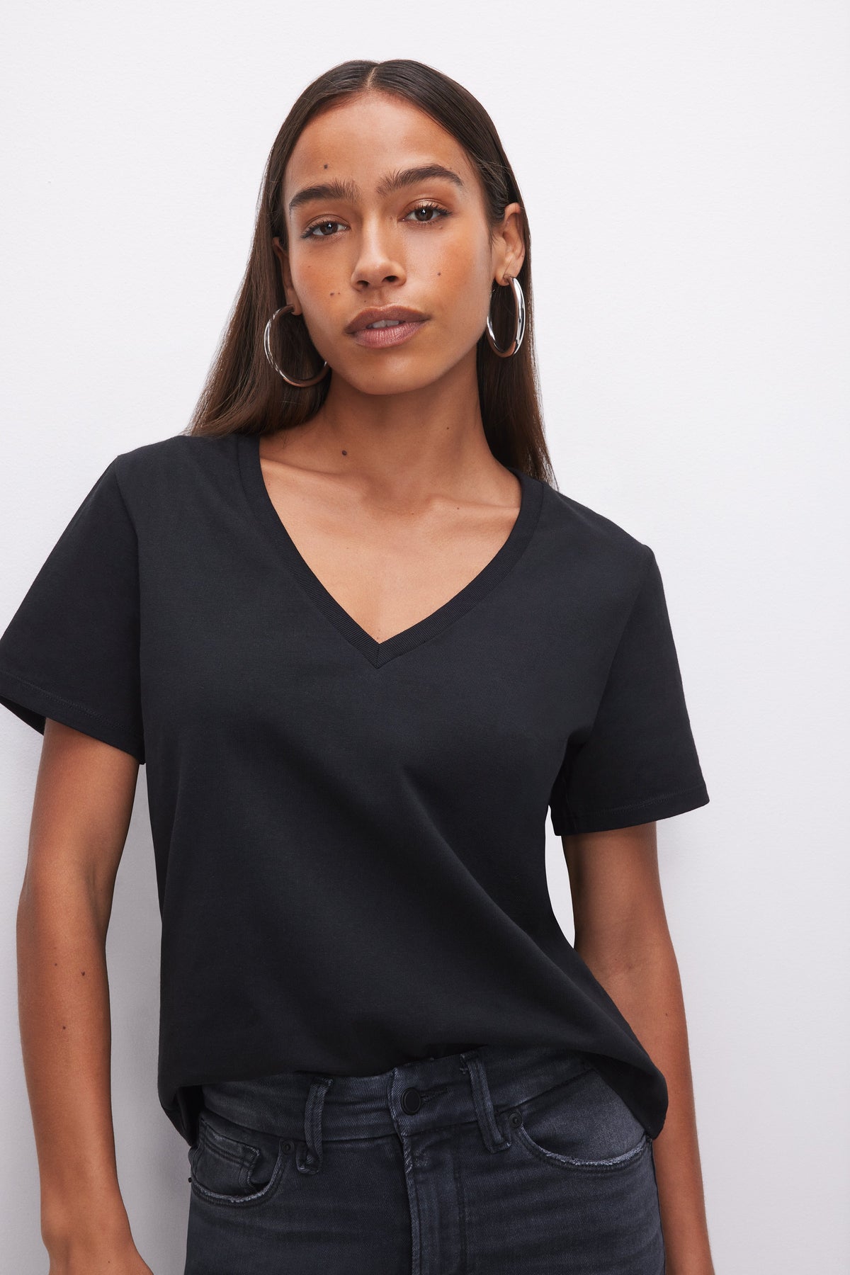 COTTON CLASSIC V-NECK TEE BLACK001