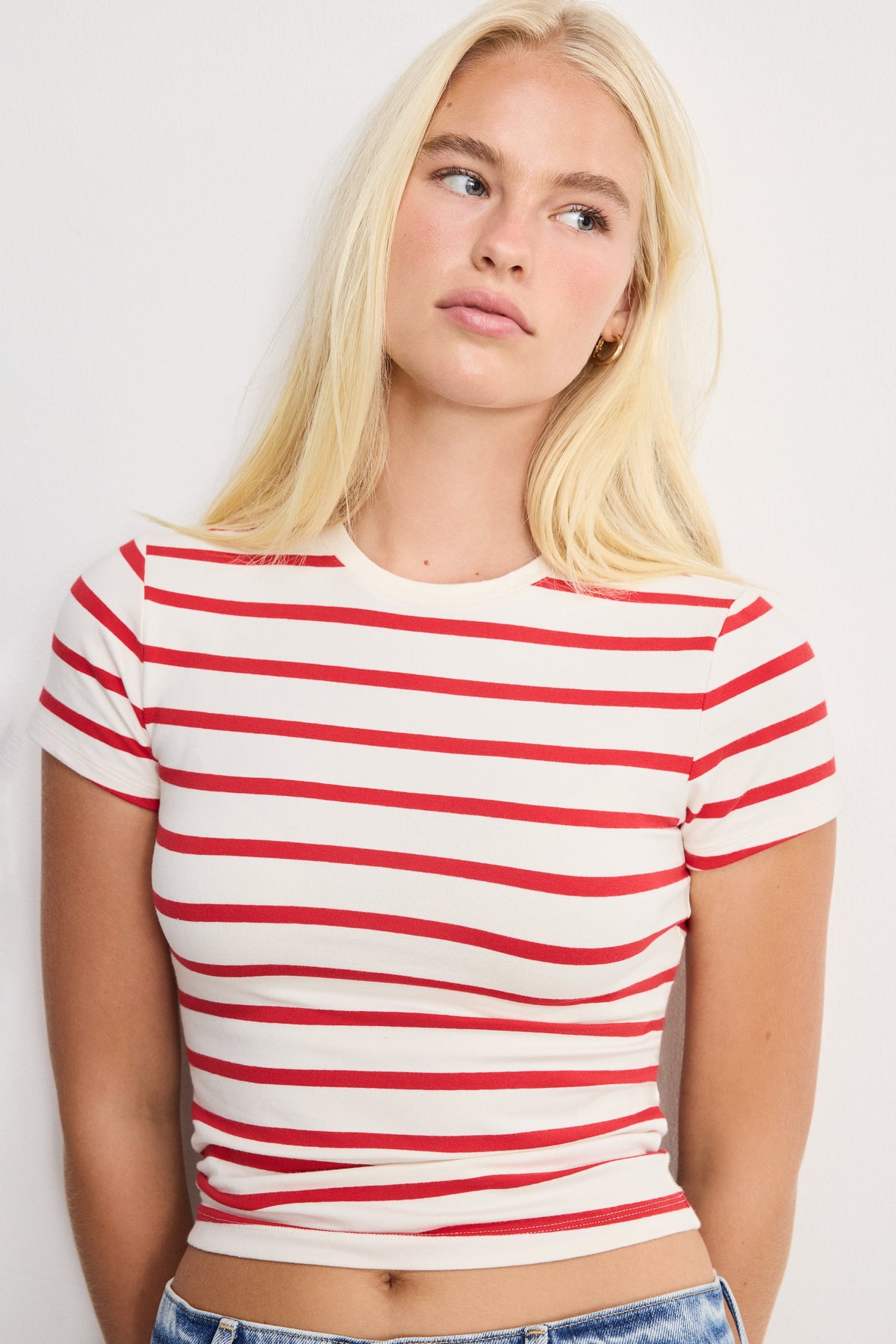 SUPER STRETCH BABY TEE ECRU &amp CHILI WIDE STRIPE