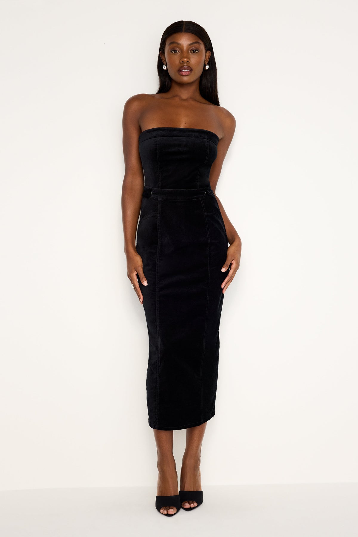FIT FOR SUCCESS STRAPLESS VELVET DRESS BLACK001